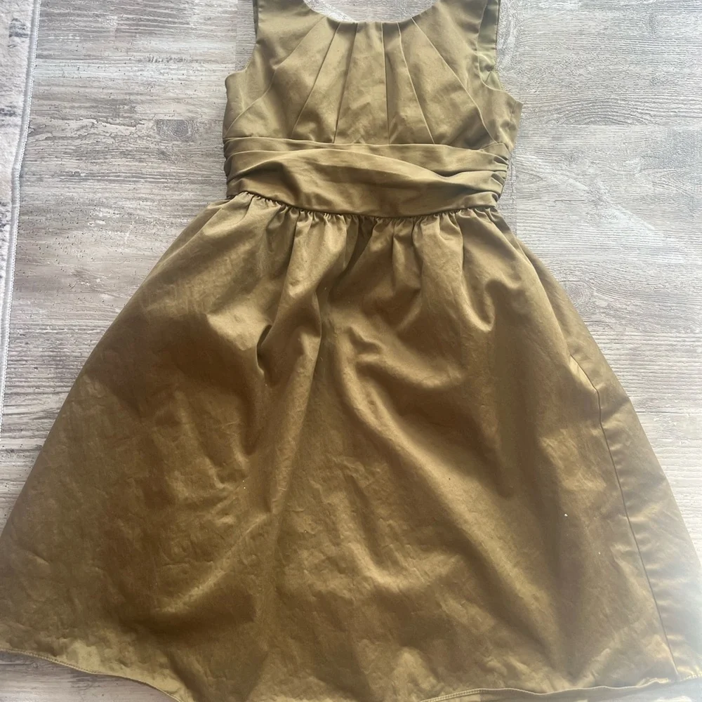 Elegant Olive Green Kids Dress- David’s Bridal size 8 - Picture 2 of 5